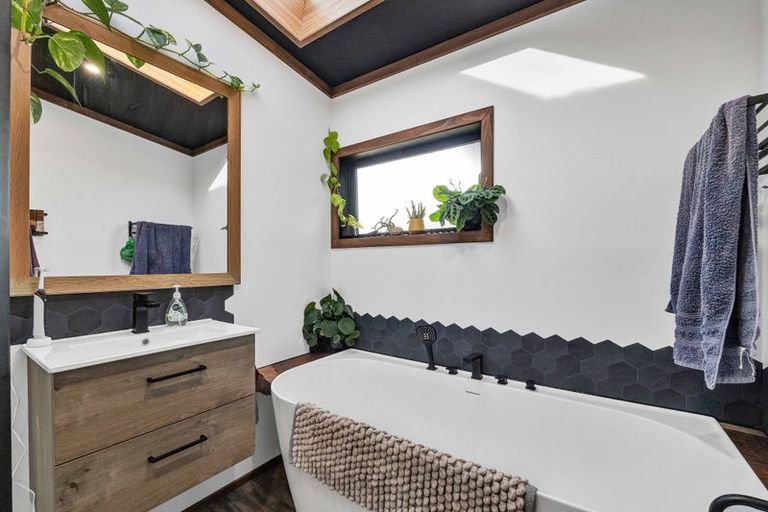 Photo of property in 126 Miranda Street, Stratford, 4332