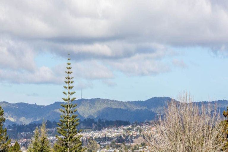 Photo of property in 16 Crompton Road, Massey, Auckland, 0614