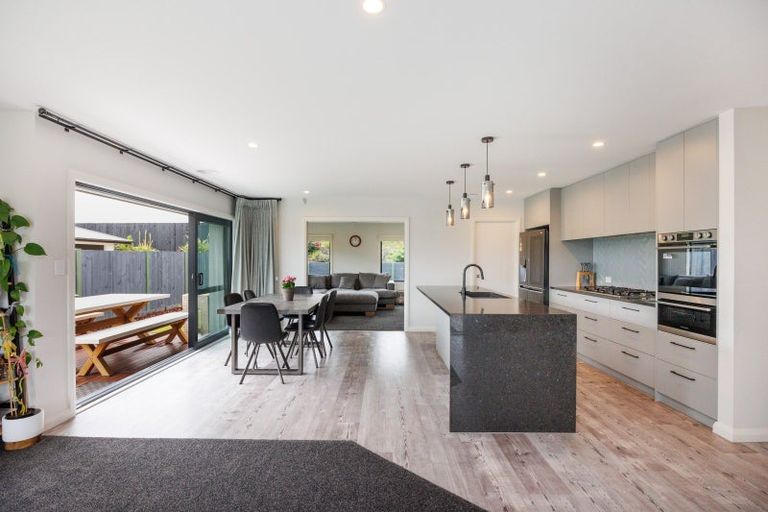 Photo of property in 30 Atlantic Drive, Fitzherbert, Palmerston North, 4410