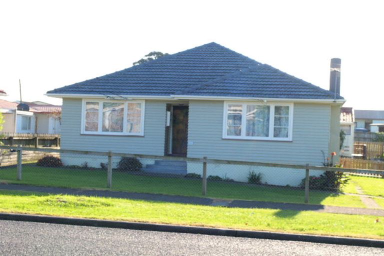 Photo of property in 30 Royton Avenue, Mangere East, Auckland, 2024