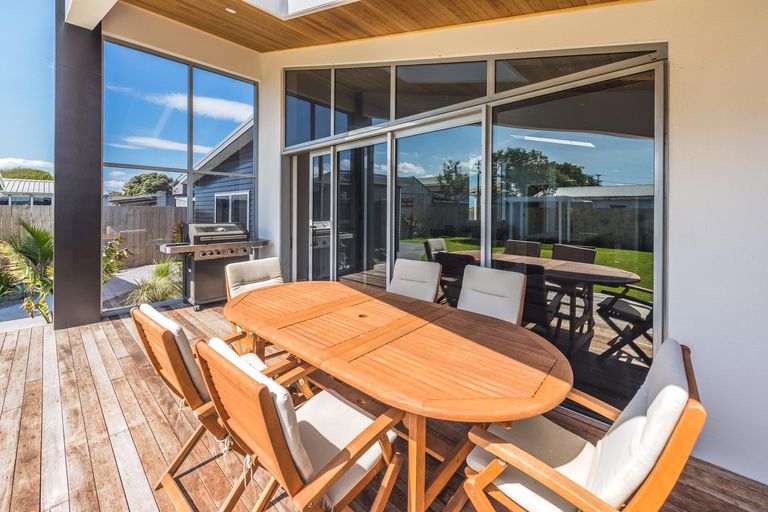 Photo of property in 3 Kamahi Street, Castlecliff, Whanganui, 4501