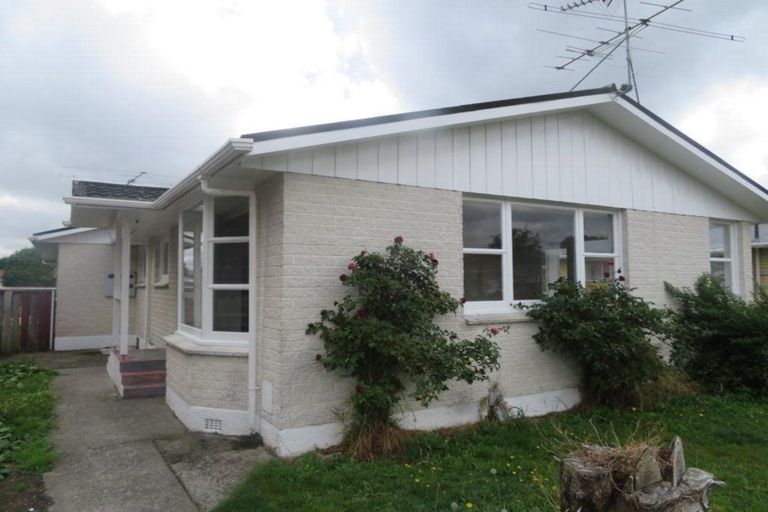 Photo of property in 1 Kashmir Avenue, Clouston Park, Upper Hutt, 5018