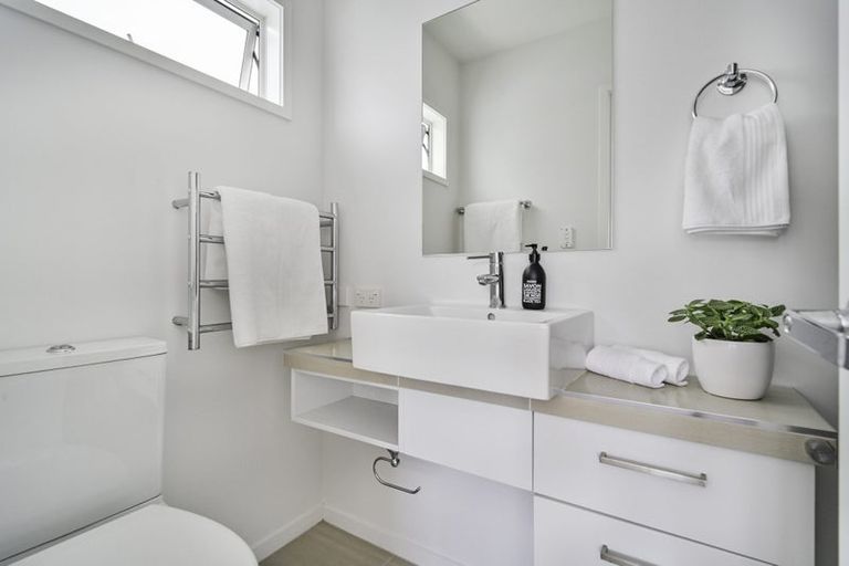 Photo of property in 3 Hikanui Drive, Havelock North, 4130