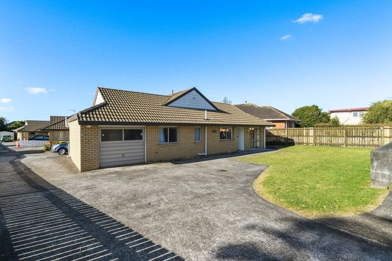 Photo of property in 1/10 Clevedon Road, Papakura, 2110