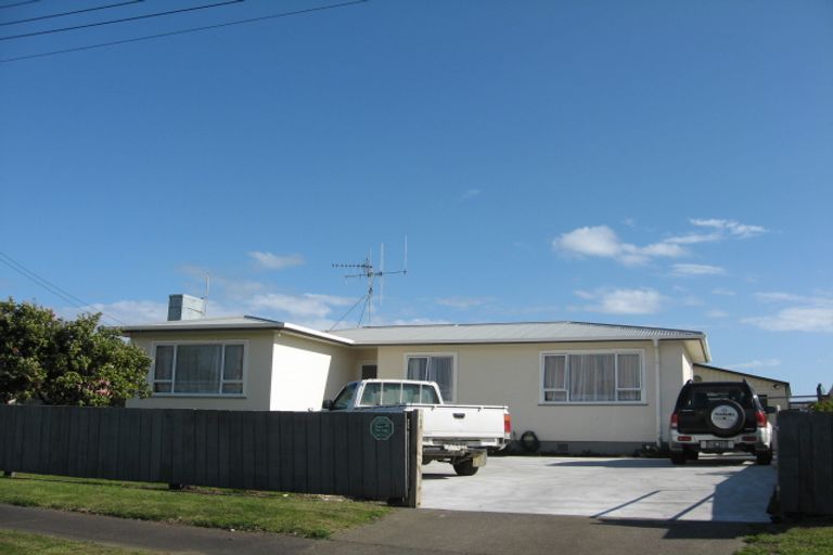 Photo of property in 9 Omori Place, Castlecliff, Whanganui, 4501