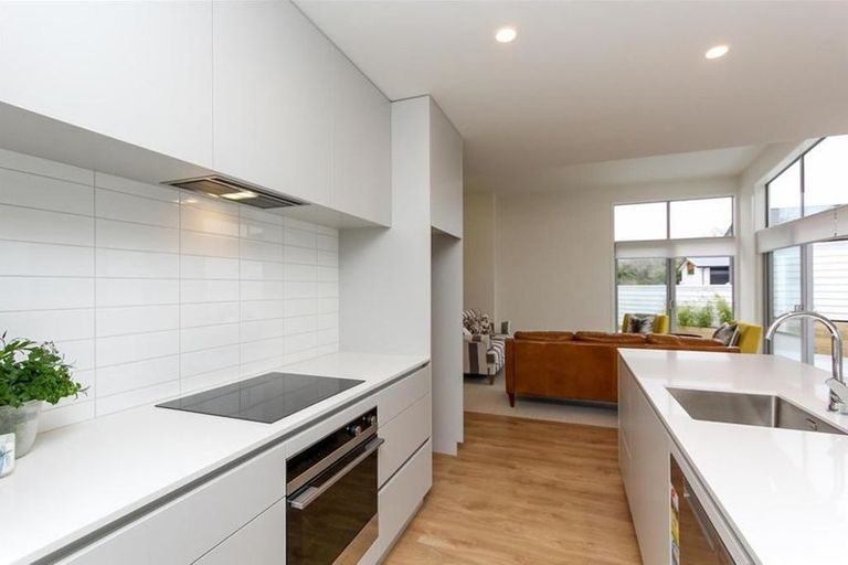 Photo of property in 4 Mackillop Way, Brooklands, New Plymouth, 4310