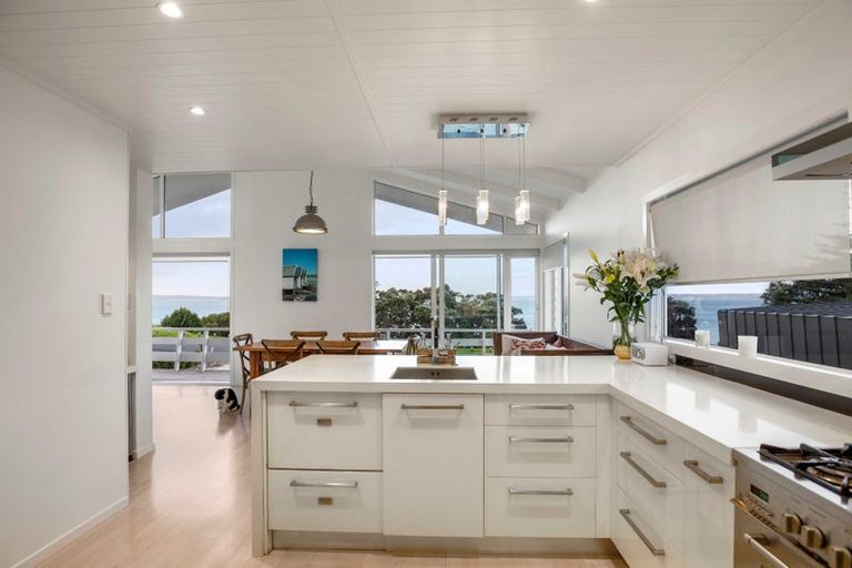 Photo of property in 84 Marine Parade, Mellons Bay, Auckland, 2014