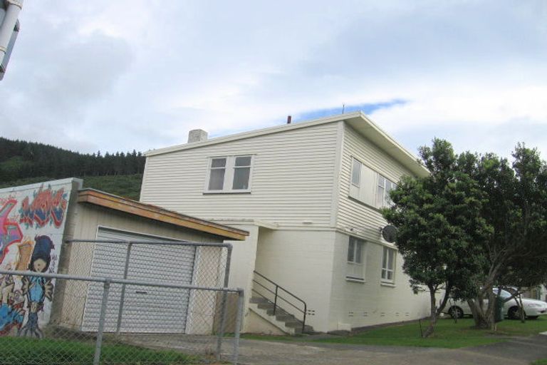 Photo of property in 6 Davidson Crescent, Tawa, Wellington, 5028
