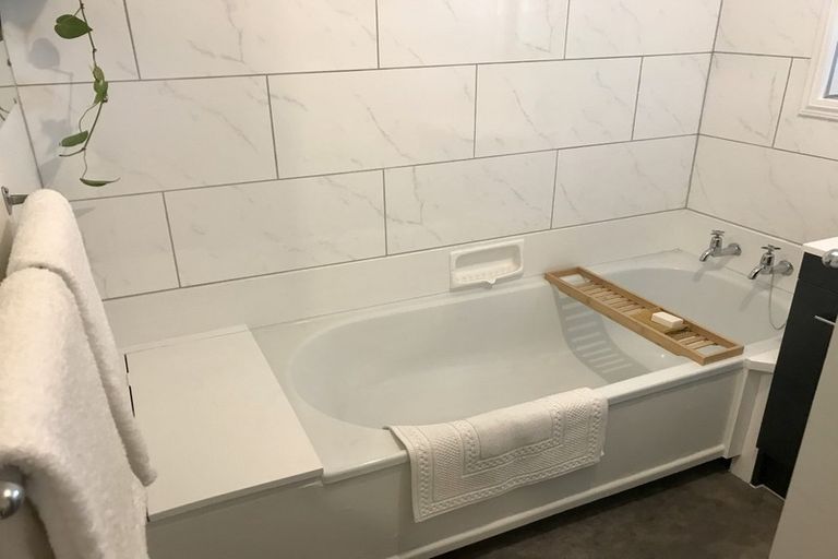 Photo of property in 1/8 Lee Road, Taradale, Napier, 4112