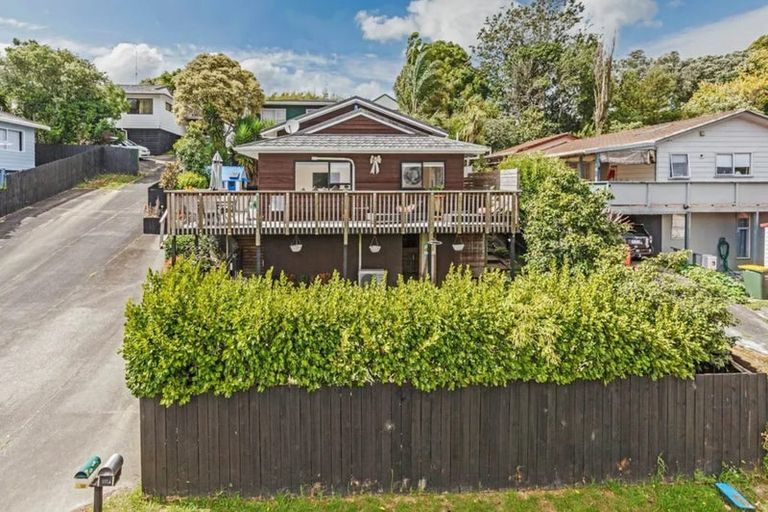 Photo of property in 1/111 Spinella Drive, Bayview, Auckland, 0629