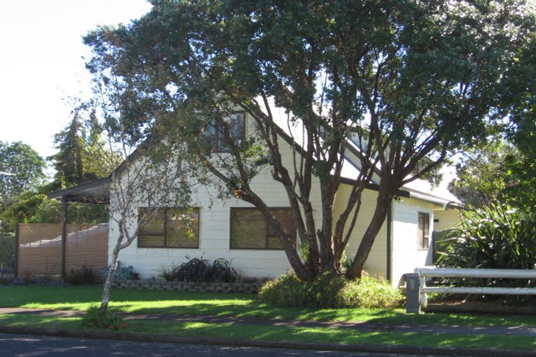 Photo of property in 11 Marendellas Drive, Bucklands Beach, Auckland, 2014