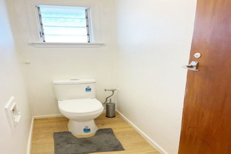 Photo of property in 35 Exmouth Road, Northcote, Auckland, 0627