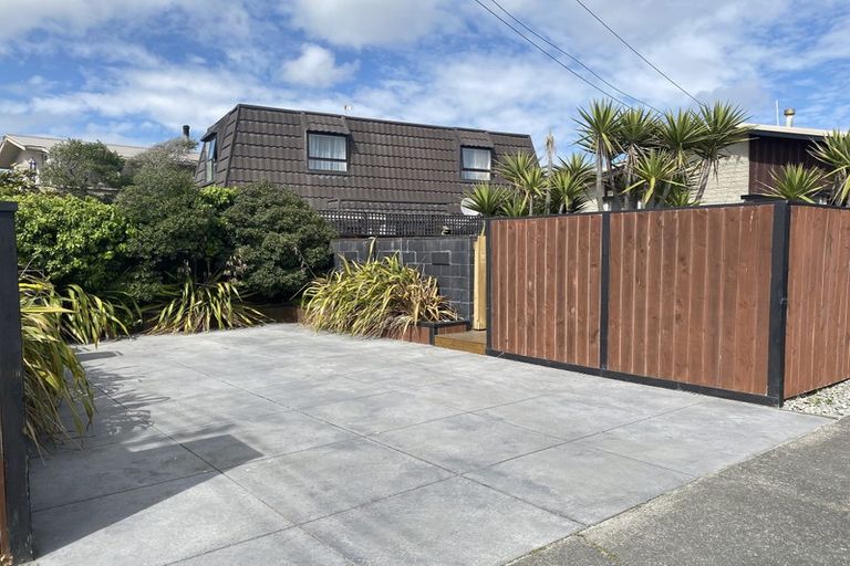 Photo of property in 2/523a Marine Parade, South New Brighton, Christchurch, 8062