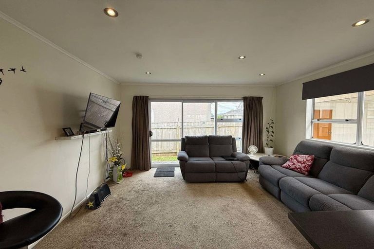 Photo of property in 2/8 Wilford Street, Wallaceville, Upper Hutt, 5018