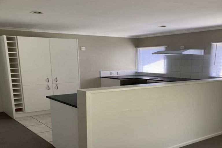 Photo of property in 21 Mona Vale, West Harbour, Auckland, 0618