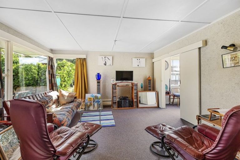 Photo of property in 30 Mana View Road, Paremata, Porirua, 5026
