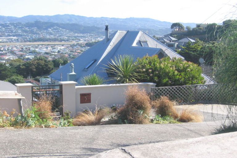 Photo of property in 5 Seatoun Heights Road, Miramar, Wellington, 6022