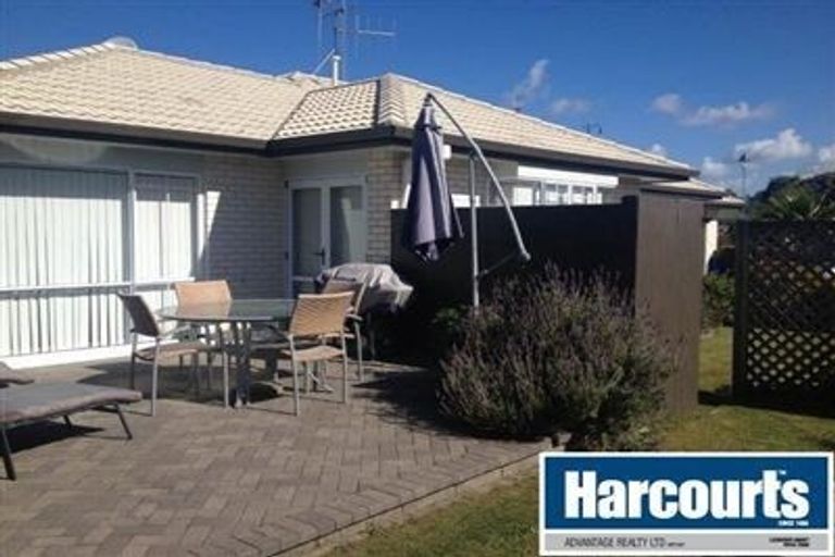 Photo of property in 49 Gravatt Road, Papamoa Beach, Papamoa, 3118