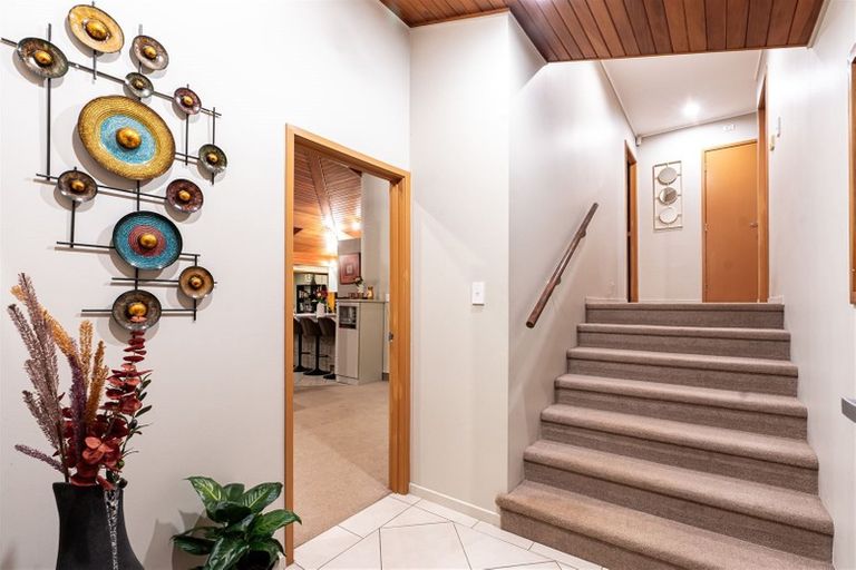 Photo of property in 19 Kitewao Street, Northcote, Auckland, 0627