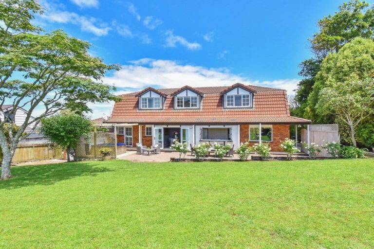 Photo of property in 12 Tadley Court, Goodwood Heights, Auckland, 2105