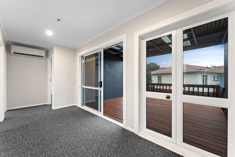 Photo of property in 188 Waimumu Road, Massey, Auckland, 0614