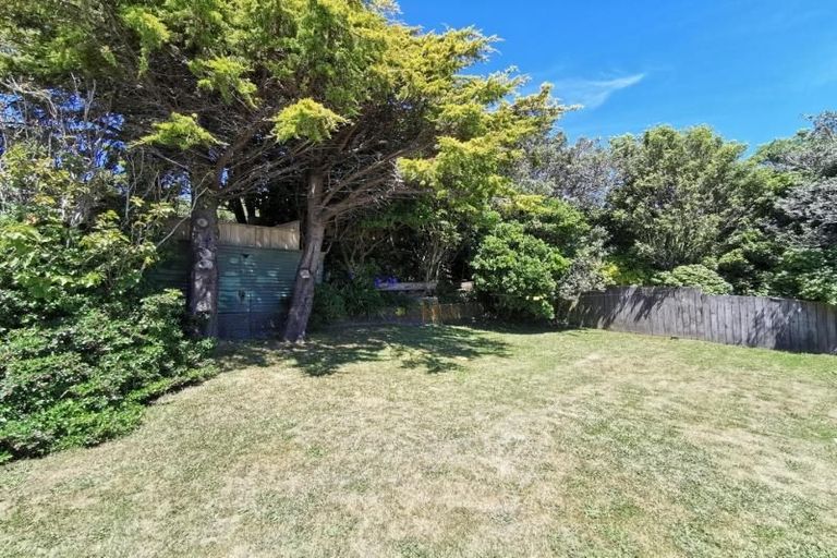 Photo of property in 96 Glanmire Road, Newlands, Wellington, 6037