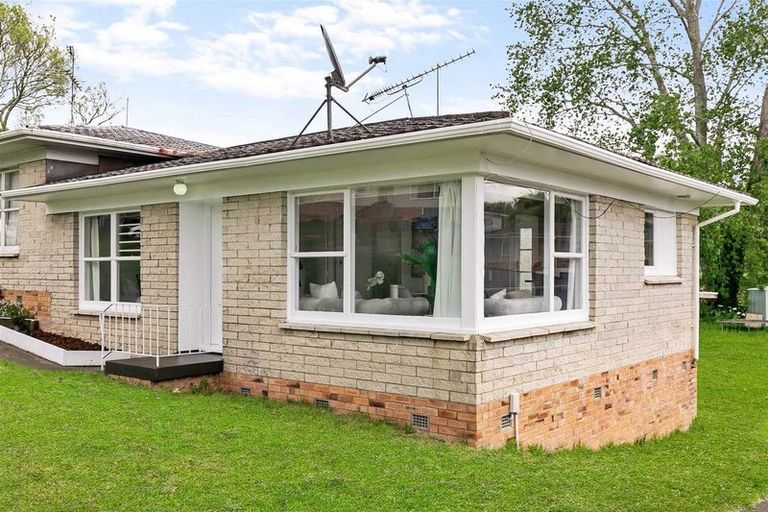 Photo of property in 2/16 Diana Drive, Glenfield, Auckland, 0627