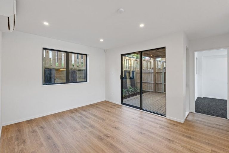 Photo of property in 8c Datura Place, Sunnynook, Auckland, 0620