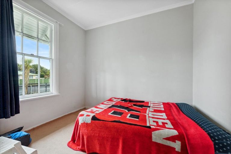 Photo of property in 9 Atkinson Street, Woodville, 4920