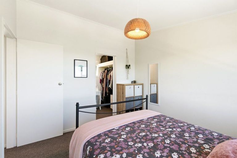 Photo of property in 12 Middlesex Place, Northland, Wellington, 6012