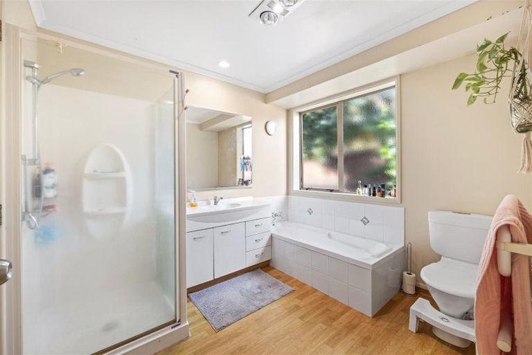 Photo of property in 221 Old Farm Road, Hamilton East, Hamilton, 3216