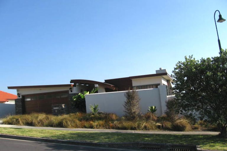 Photo of property in 8 St Clair Place, Browns Bay, Auckland, 0630