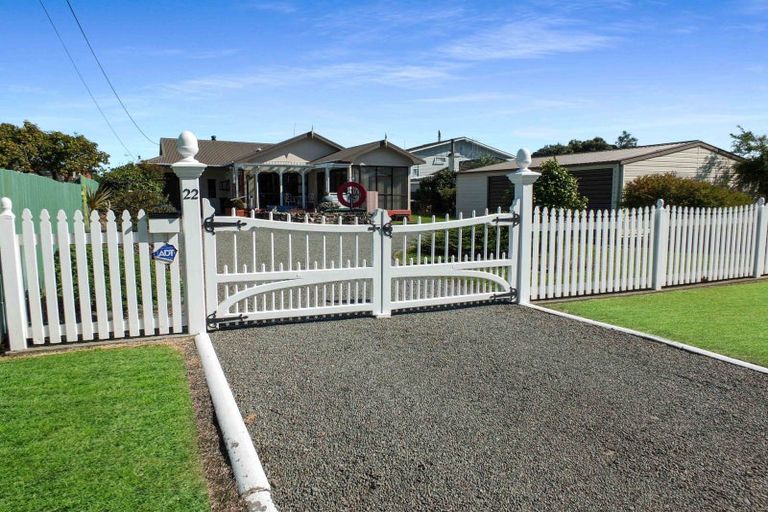 Photo of property in 22 Shortt Street, Foxton Beach, Foxton, 4815