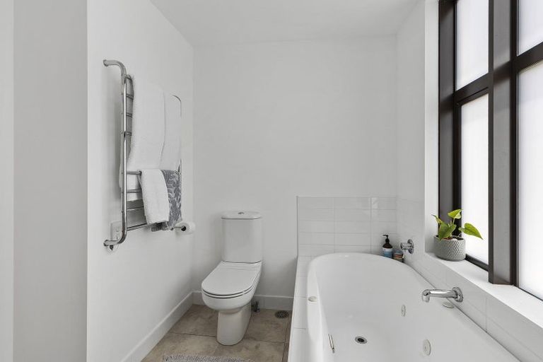 Photo of property in Augusta Apartments, 37/254 Willis Street, Te Aro, Wellington, 6011