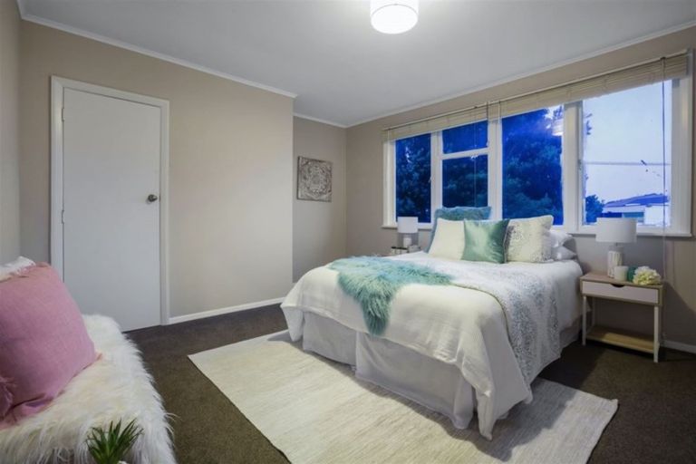 Photo of property in 2 Bedford Street, Cannons Creek, Porirua, 5024