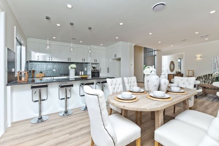 Photo of property in 17 Kuawa Drive, Kumeu, 0810