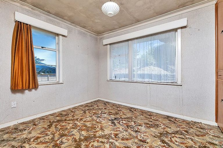 Photo of property in 28 Parr Terrace, Castor Bay, Auckland, 0620