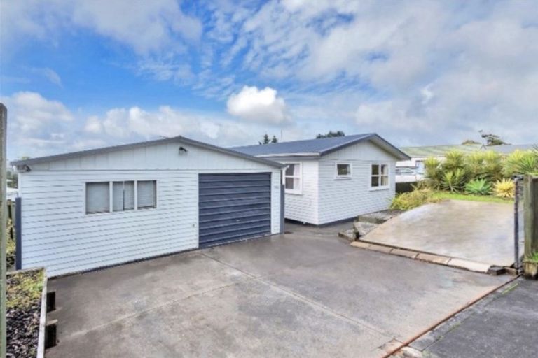 Photo of property in 20 Riserra Drive, Ranui, Auckland, 0612