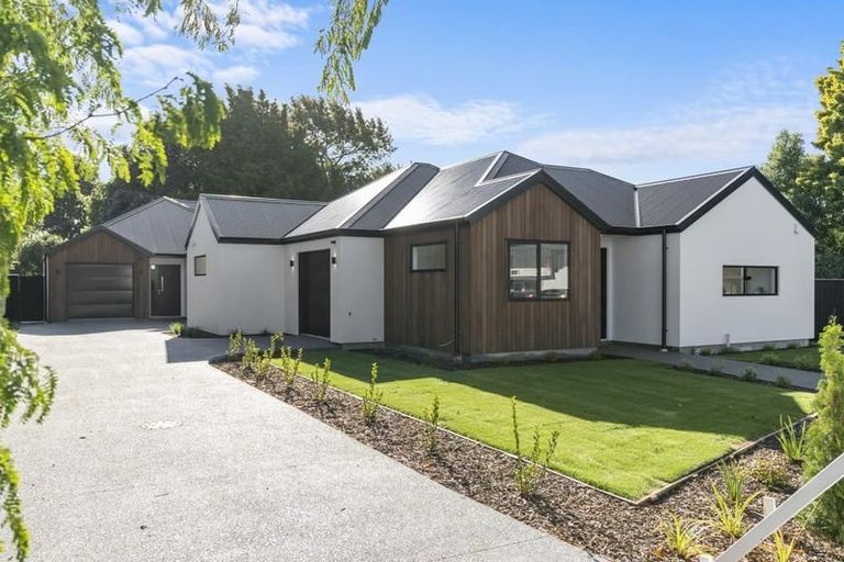 Photo of property in 26a Middlepark Road, Sockburn, Christchurch, 8042