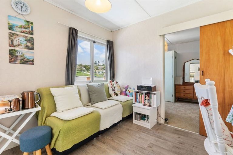 Photo of property in 4 Beverley Road, Stanmore Bay, Whangaparaoa, 0932