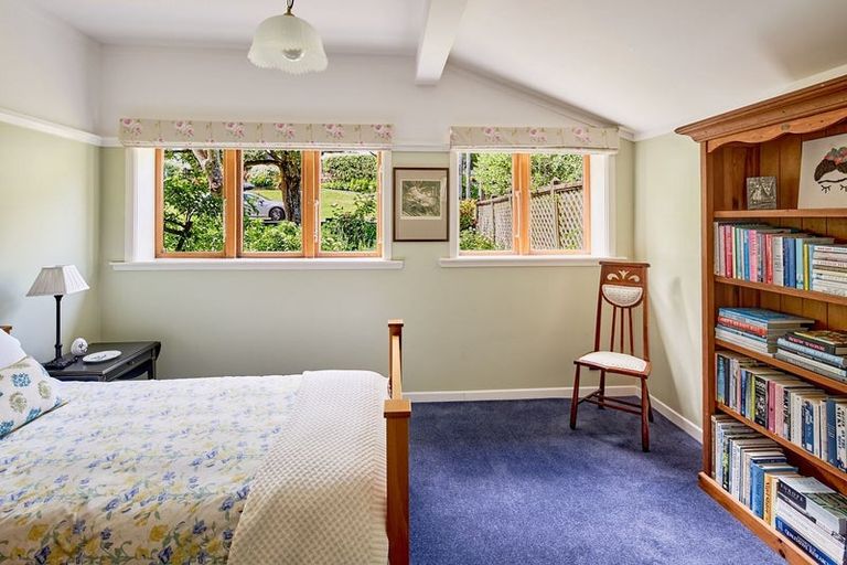 Photo of property in 25 Mahoe Street, Eastbourne, Lower Hutt, 5013