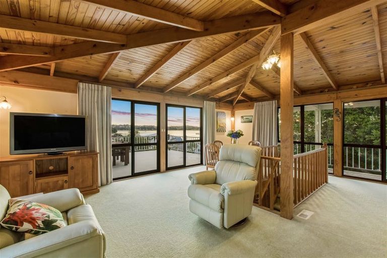 Photo of property in 65 De Luen Avenue, Tindalls Beach, Whangaparaoa, 0930