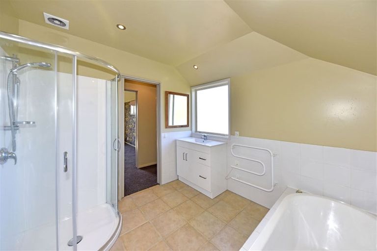 Photo of property in 19a Beatrice Place, Avonhead, Christchurch, 8042