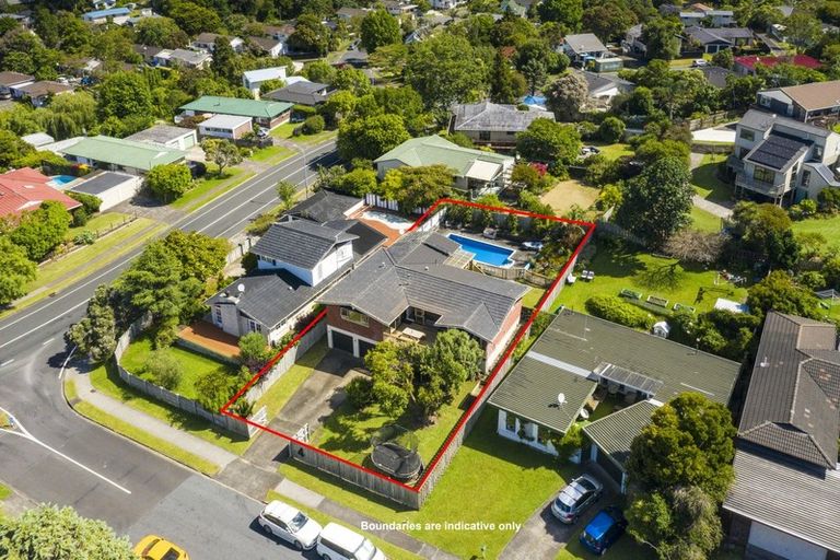 Photo of property in 4 King Richard Place, Browns Bay, Auckland, 0630