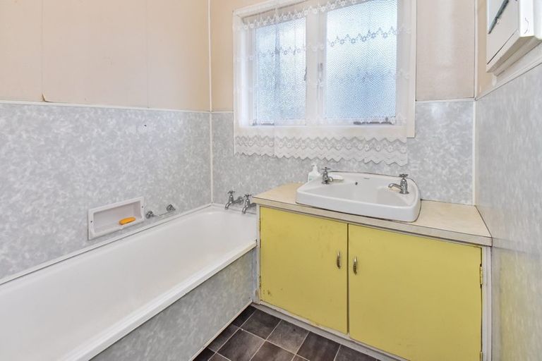 Photo of property in 1/67 Clevedon Road, Papakura, 2110