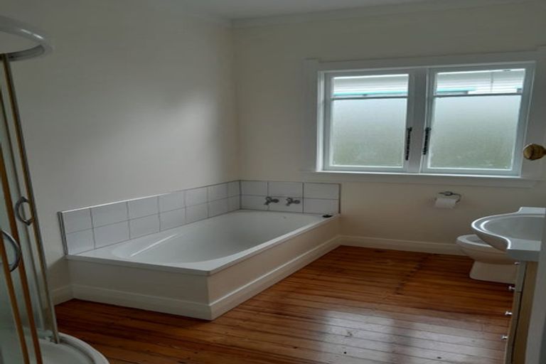 Photo of property in 94 Queen Street, Waiuku, 2123