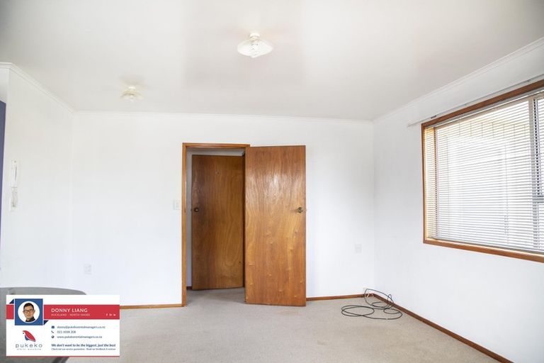 Photo of property in 1/38 Akoranga Drive, Northcote, Auckland, 0627