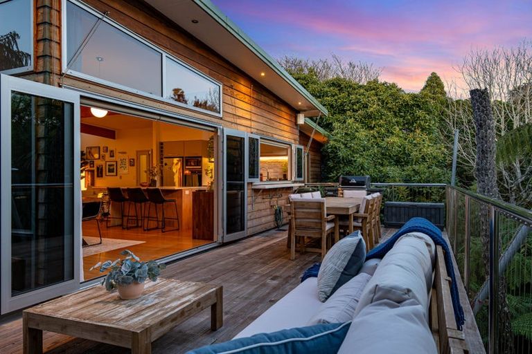 Photo of property in 12 Leatham Avenue, Strandon, New Plymouth, 4312