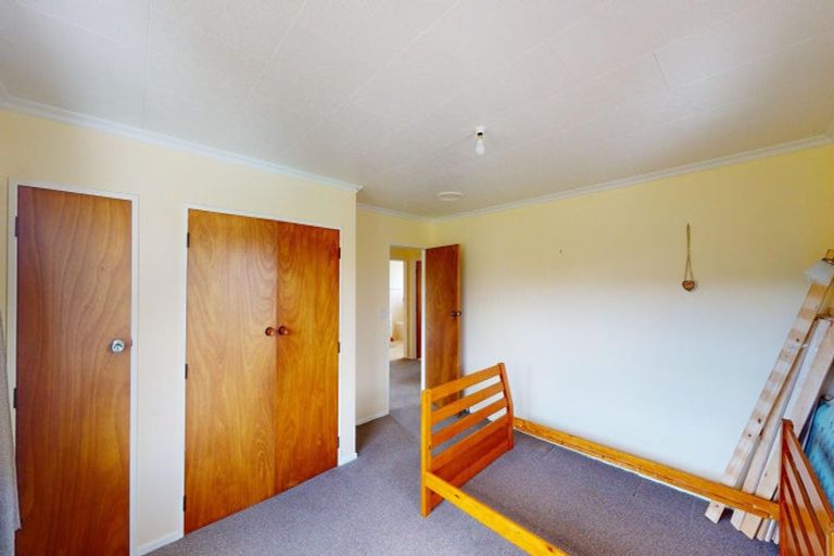 Photo of property in 292 Heatherlea Road East, Levin, 5571