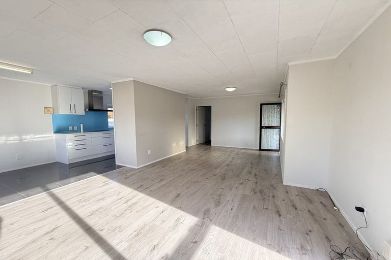 Photo of property in 41 Caribbean Drive, Unsworth Heights, Auckland, 0632